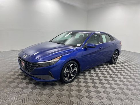 Used 2023 Hyundai Elantra Limited image 3