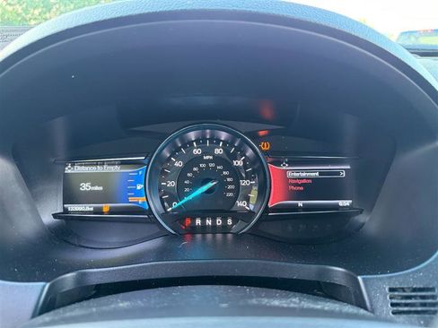 Used 2016 Ford Explorer XLT w/ Equipment Group 202A AWD/4WD image 33