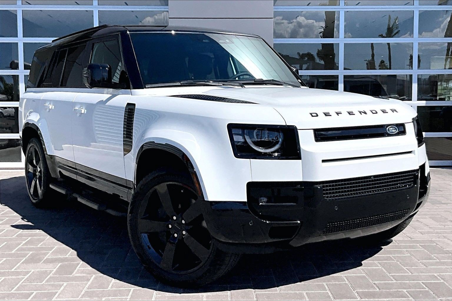 New 2026 Land Rover Defender 130 X-Dynamic SE AWD/4WD image 2