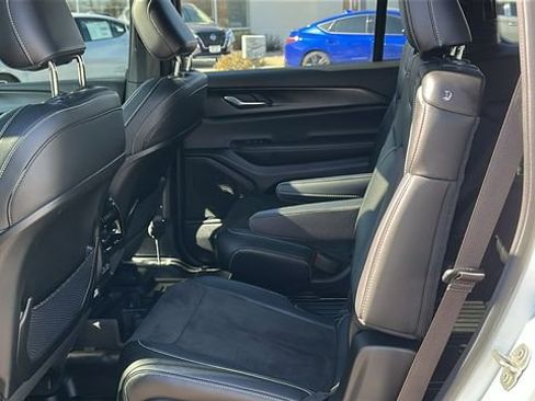 Used 2023 Jeep Grand Cherokee L Altitude image 23