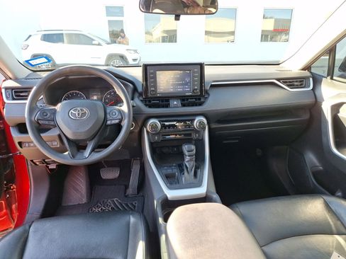 Used 2020 Toyota RAV4 XLE image 19