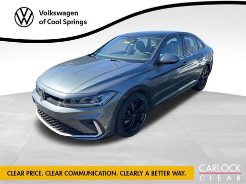 Used 2025 Volkswagen Jetta SE w/ Sunroof Package image 1