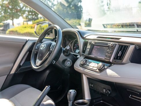 Used 2013 Toyota RAV4 XLE AWD/4WD image 18