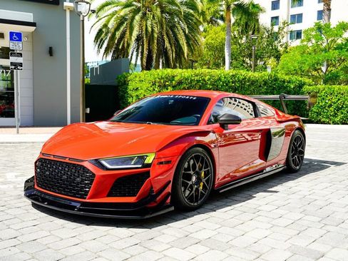 Used 2017 Audi R8 V10 plus w/ 20" Wheel Package AWD/4WD image 2