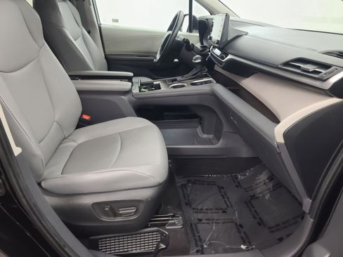 Used 2024 Toyota Sienna XLE image 14