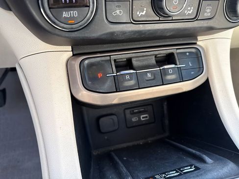 Used 2023 GMC Acadia Denali w/ Denali Ultimate Package image 28