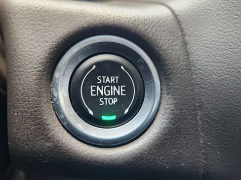 Used 2021 Chevrolet Suburban LT RWD image 16