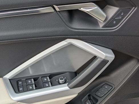 Used 2025 Audi Q3 2.0T Premium w/ Convenience Package image 14