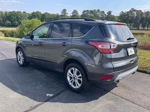 Used 2018 Ford Escape SE FWD image 11