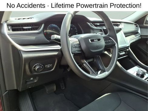 Used 2023 Jeep Grand Cherokee Laredo AWD/4WD image 13