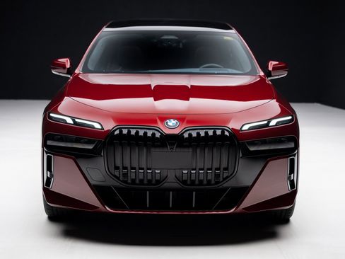 Used 2023 BMW i7 xDrive60 w/ Parking Assistance Package image 7