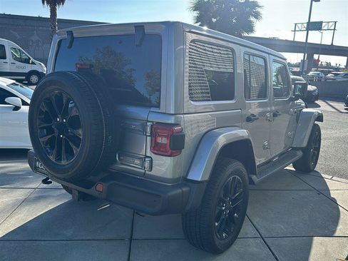Used 2021 Jeep Wrangler Unlimited Sahara w/ Cold Weather Group AWD/4WD image 6