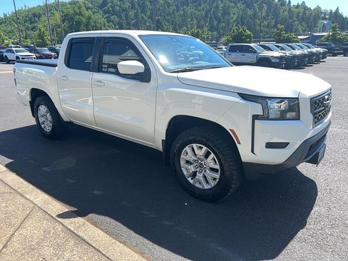 Used 2022 Nissan Frontier SV w/ Technology Package AWD/4WD image 4