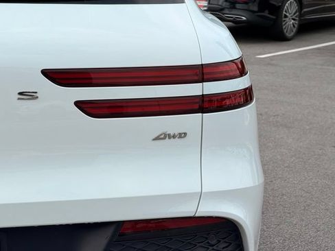 Used 2025 Genesis GV70 2.5T AWD/4WD image 11