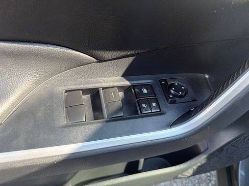 Used 2019 Toyota RAV4 XLE w/ Convenience Package AWD/4WD image 12