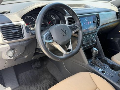 Used 2020 Volkswagen Atlas Cross Sport SE FWD image 4