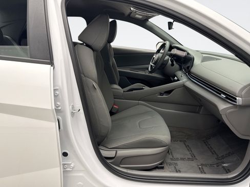 Used 2024 Hyundai Elantra SEL image 18