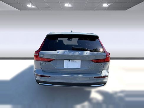 Certified 2025 Volvo V60 B5 Cross Country Plus AWD/4WD image 10