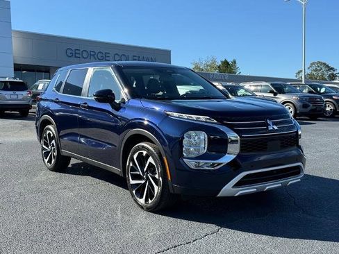 Used 2024 Mitsubishi Outlander SE Black Edition image 2