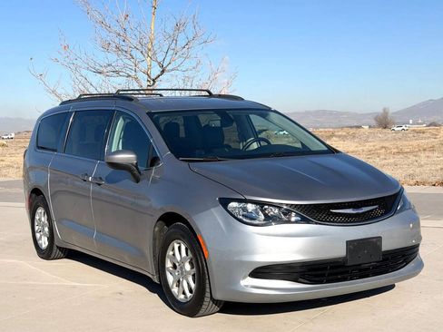 Used 2020 Chrysler Voyager Lxi FWD image 3