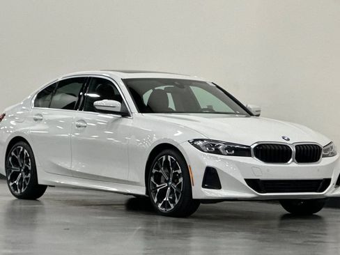 Used 2025 BMW 330i Sedan w/ Premium Package RWD image 2