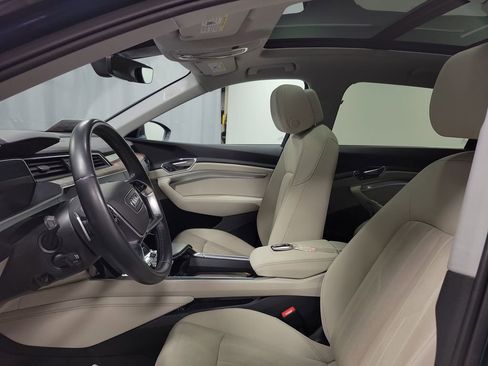 Used 2019 Audi e-tron Premium Plus image 12