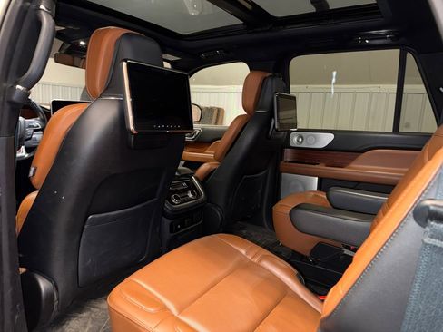 Used 2018 Lincoln Navigator L Reserve w/ Technology Package image 27