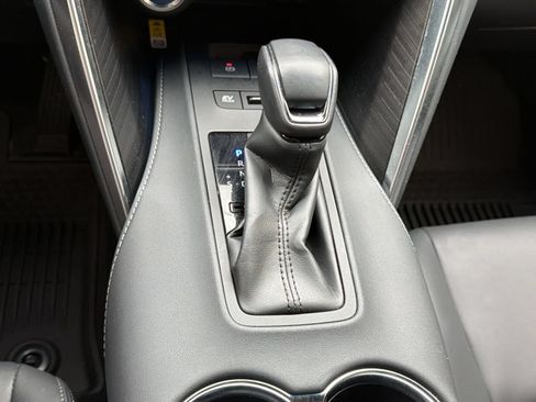 Used 2022 Toyota Venza XLE AWD/4WD image 19
