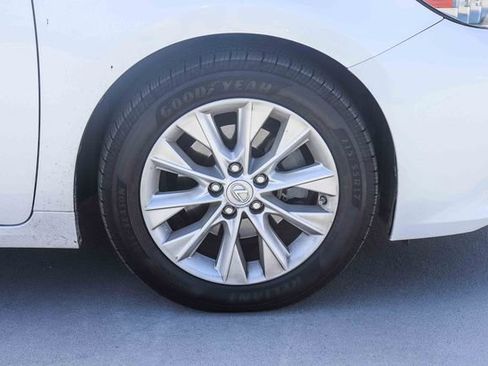 Used 2015 Lexus ES 300h w/ Premium Package w/Bamboo Trim FWD image 10