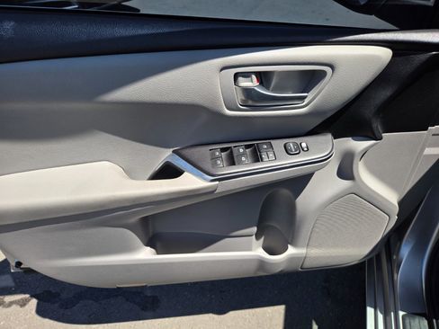 Used 2017 Toyota Camry SE FWD image 8