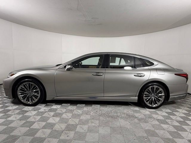 Used 2022 Lexus LS 500 w/ Accessory Package (Z2) RWD image 3
