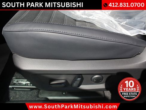 New 2025 Mitsubishi Outlander SE image 14