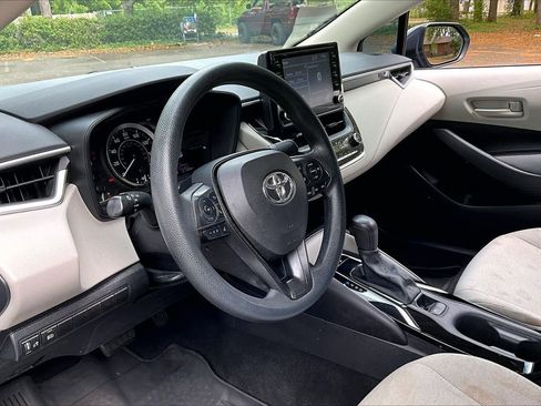 Used 2022 Toyota Corolla LE image 14