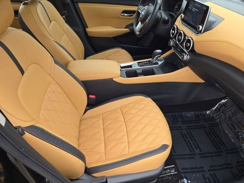 Used 2025 Nissan Sentra SV w/ SV Premium Package image 8