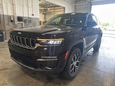 New 2025 Jeep Grand Cherokee Limited w/ Trailer Tow Package image 2