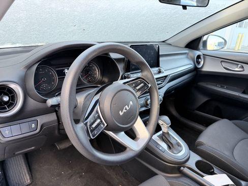 Used 2022 Kia Forte LXS image 3