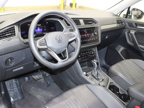Used 2022 Volkswagen Tiguan SE image 18