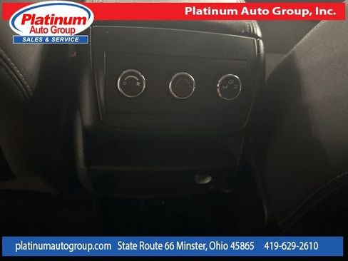 Used 2017 Chevrolet Traverse LT image 27