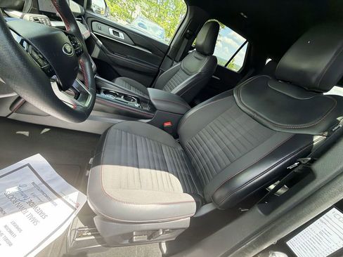 Used 2025 Ford Explorer ST-Line w/ ST-Line Street Pack AWD/4WD image 15