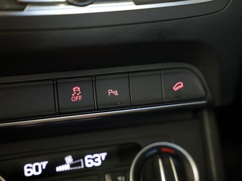 Used 2018 Audi Q3 2.0T Premium Plus w/ Premium Plus Package AWD/4WD image 24