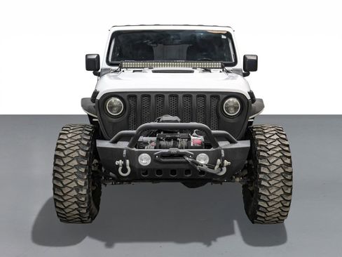 Used 2018 Jeep Wrangler Unlimited Sahara image 3