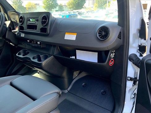 Used 2024 Mercedes-Benz Sprinter 2500 image 14