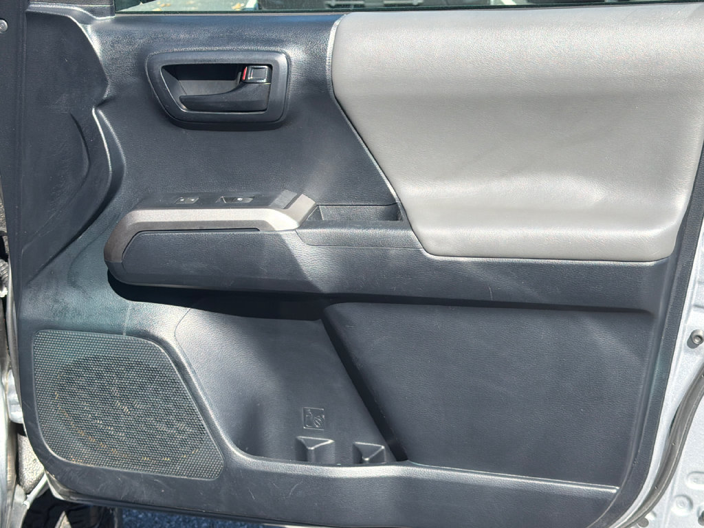 Used 2019 Toyota Tacoma SR5 AWD/4WD image 14