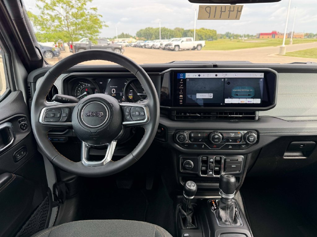 Used 2024 Jeep Wrangler Unlimited Sahara AWD/4WD image 30