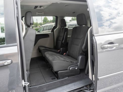 Used 2017 Dodge Grand Caravan SE w/ Power Window Group FWD image 16