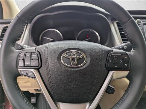 Used 2016 Toyota Highlander XLE FWD image 11