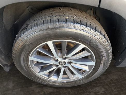 Used 2019 Toyota Highlander XLE AWD/4WD image 41