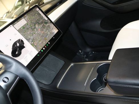 Used 2023 Tesla Model Y Long Range AWD/4WD image 40
