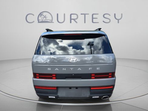 Used 2024 Hyundai Santa Fe SEL FWD image 4