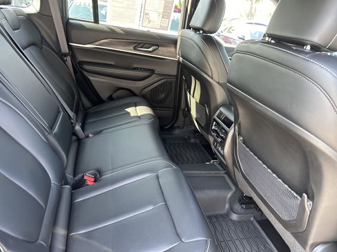 Used 2025 Jeep Grand Cherokee Limited RWD image 14